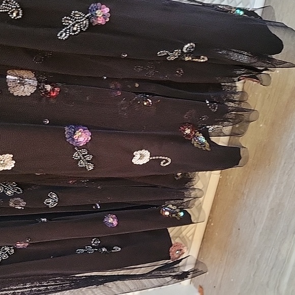 Chelsea & Violet black dress size 6 with sequined flowers - Picture 4 of 7